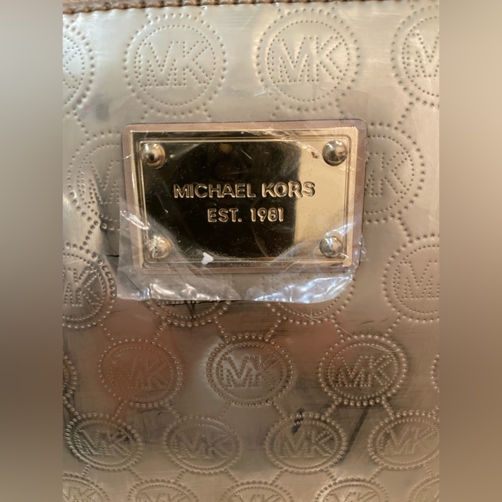 Michael Kors Cindy Pale Gold Large Dome Satchel 2 way Bag/Crossbody - Picture 4 of 9